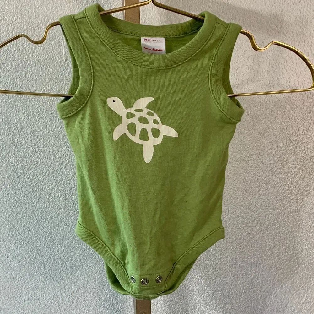 Hanna Andersson Green Turtle Bodysuit- Size 0-3M